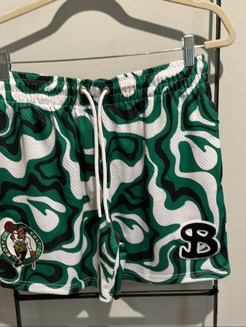 BucketSquad Boston Celtics mens shorts. Size Large.